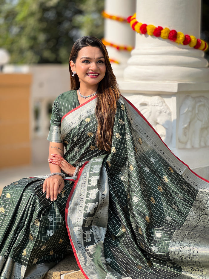 Green Jacquard Saree – Premium Woven Traditional Saree for Festive & Wedding Wear