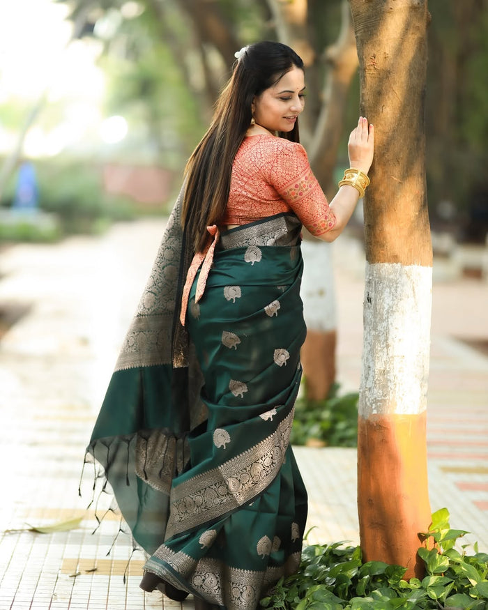 Elegant Green Jacquard Saree for Festive & Traditional Wear