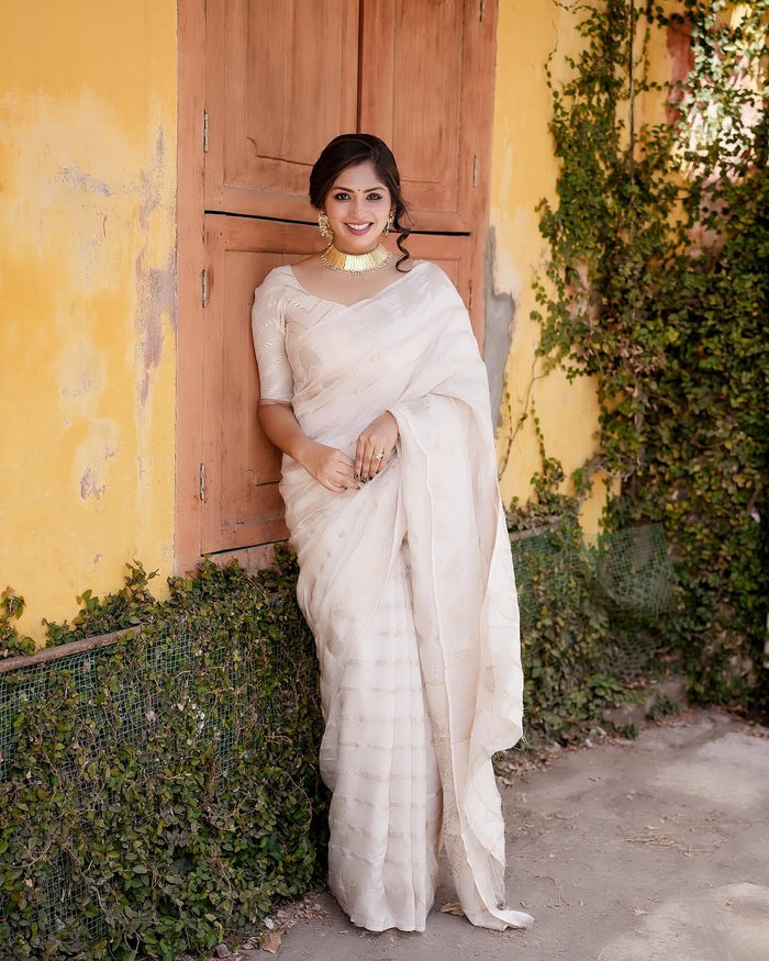 Elegant Off-White Jacquard Saree with Classic Woven Detailing
