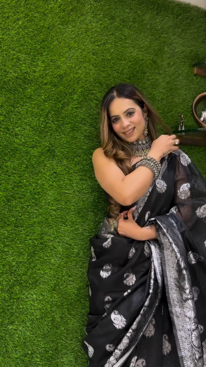 Elegant Black Jacquard Saree – Premium Woven Saree for Festive, Party & Evening Wear
