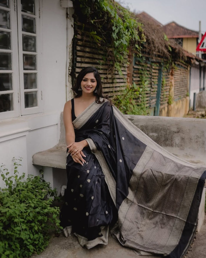 Elegant Black Jacquard Saree – Premium Festive & Party Wear