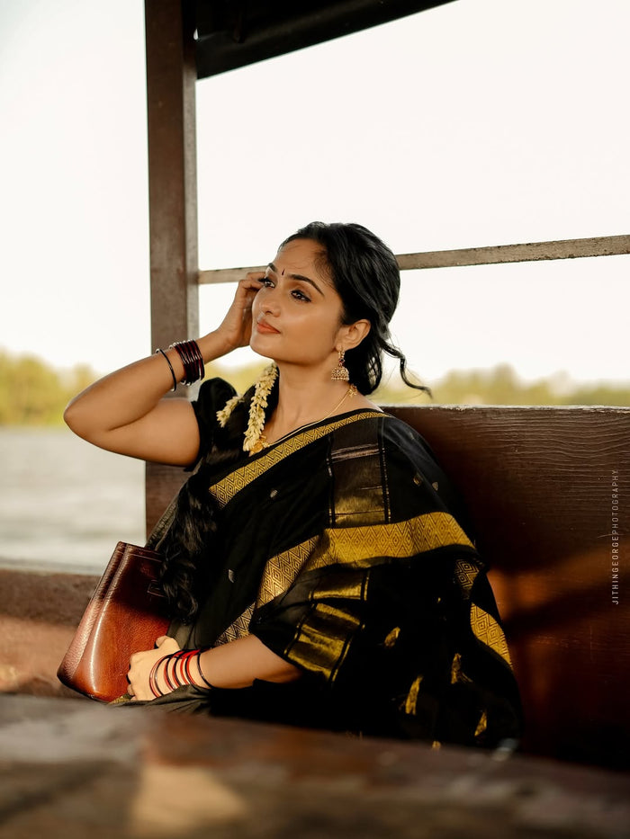 Black Jacquard Saree – Timeless Elegance with Luxurious Woven Detail