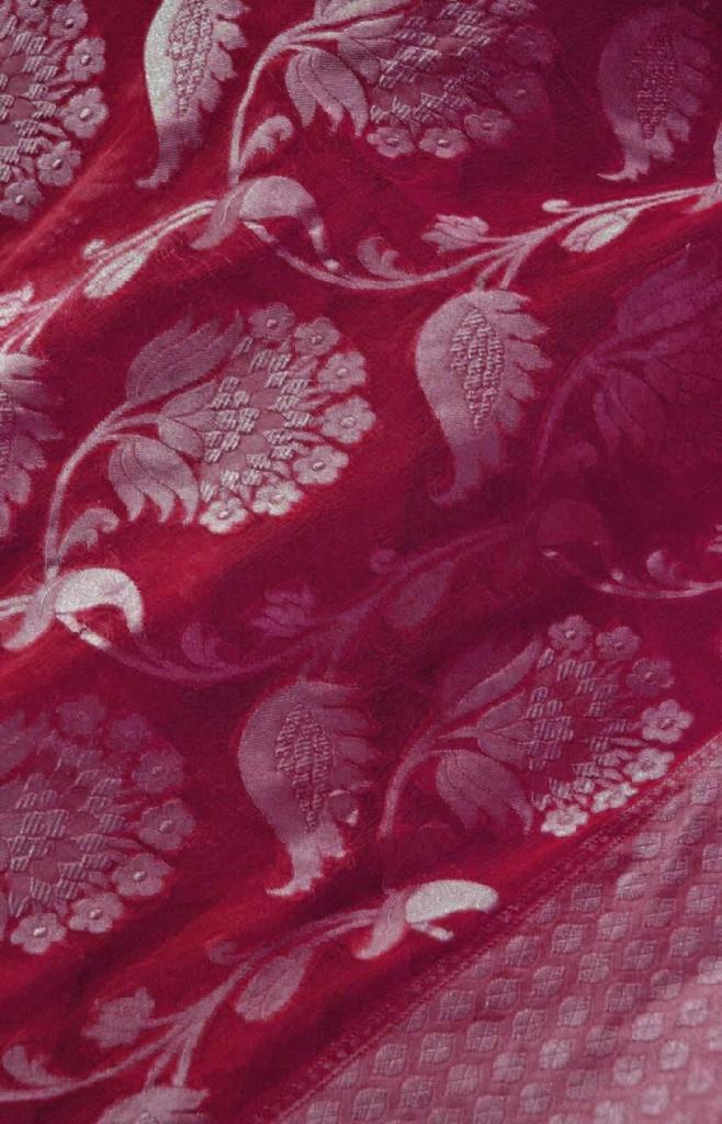 Pink Jacquard Saree – Timeless Weave & Festive Charm