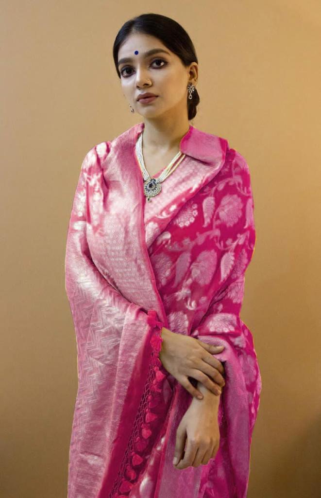 Pink Jacquard Saree – Timeless Weave & Festive Charm