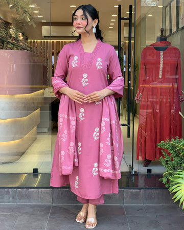 Handcrafted Cotton Ensemble with Detailed Thread Work