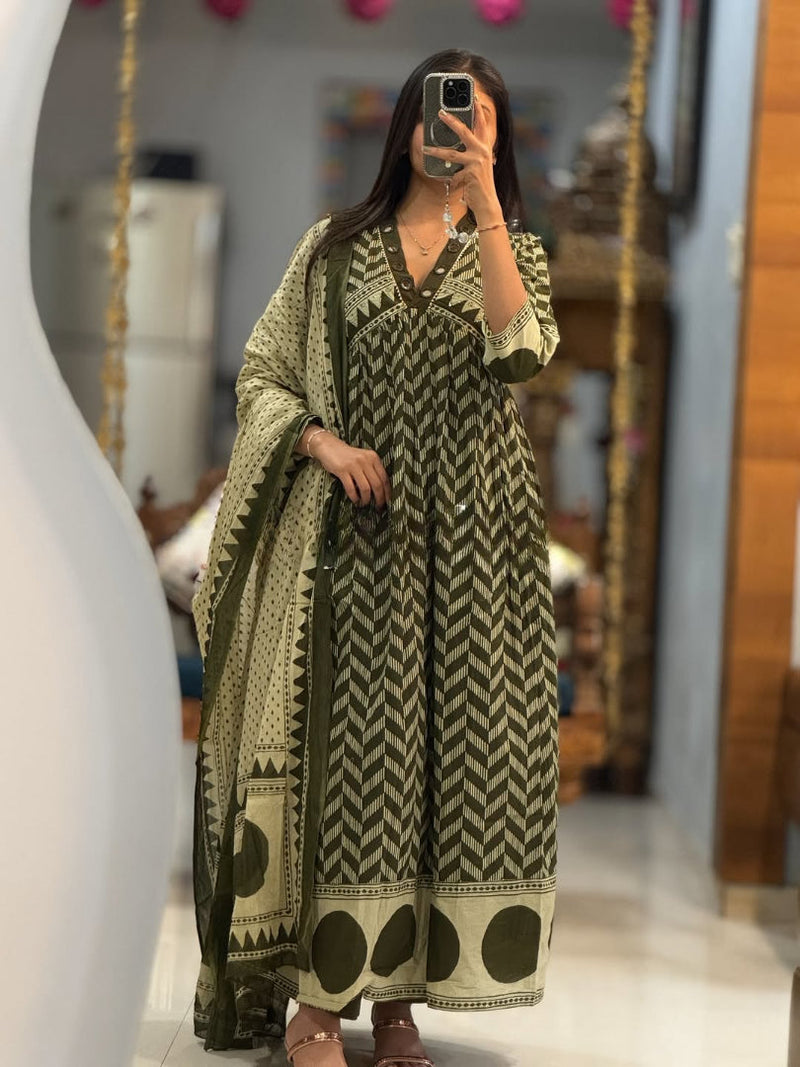 Lightweight Mul Cotton Traditional Suit with Embroidery