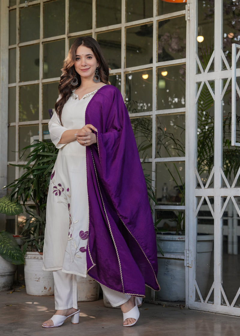 Elegant White Embroidered Kurta Pant Set