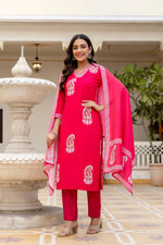 Elegant Hot Pink Printed Kurta Set