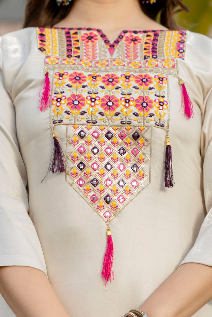 Pink Bandhani Dupatta With Kurta Set