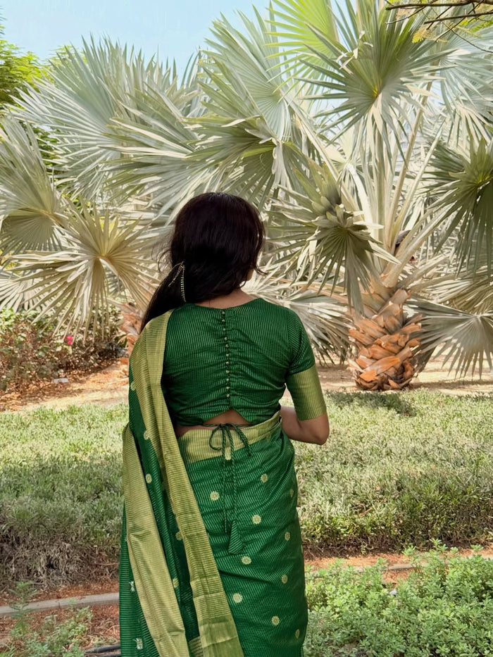 Emerald Green Jacquard Saree – Elegant Woven Saree for Festive & Wedding Wear