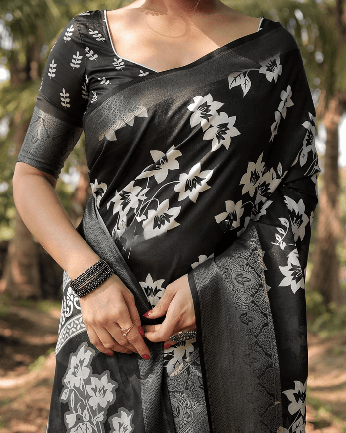 Demanding Black Colored Jacquard Silk Saree With Zari Border Blouse