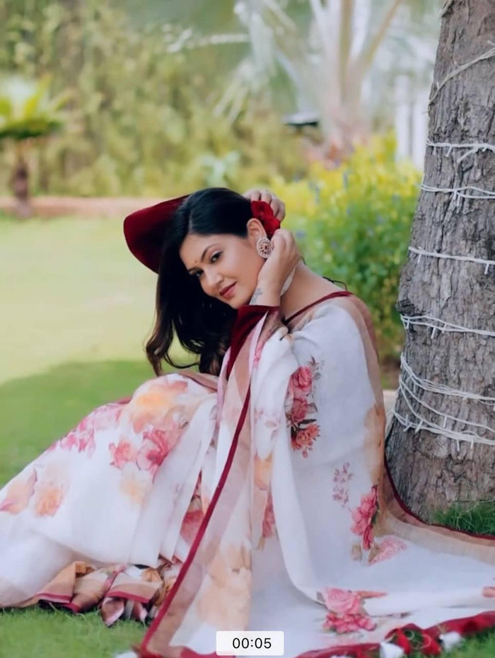 Off White Women's Silk Digital Printed Traditional Saree With Blouse