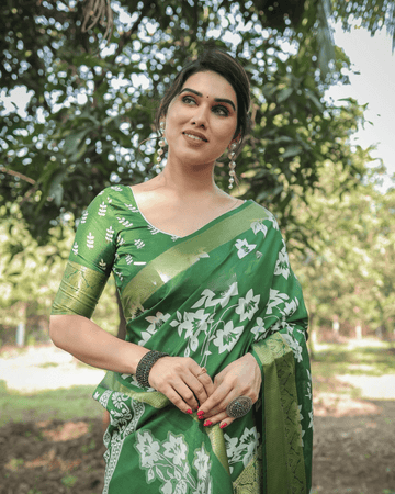 Sensational Green Colored Jacquard Silk Saree With Zari Border Blouse