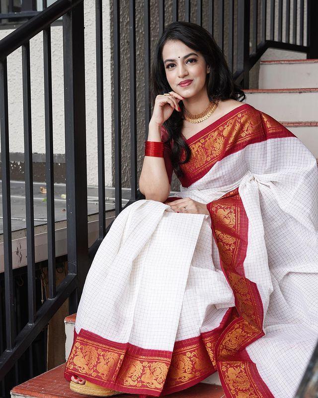 White And Red Checks Weaving Soft Silk Saree