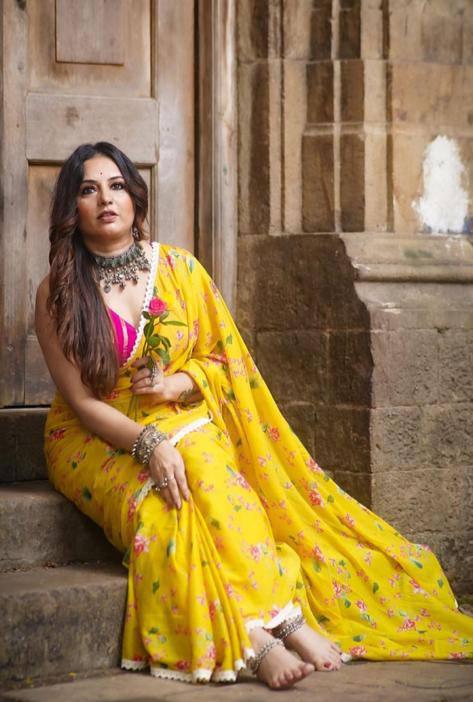 Yellow Color Saree With Un-stitched Blouse