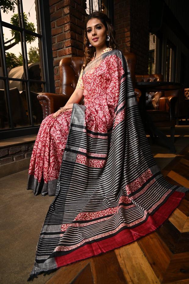 Hypnotic Women's Red And Grey Colour Pure Linen Saree With Blouse Piece