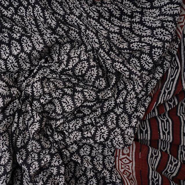 Radiant Black And Red  Colored Party Wear Pure Linen Printed Saree