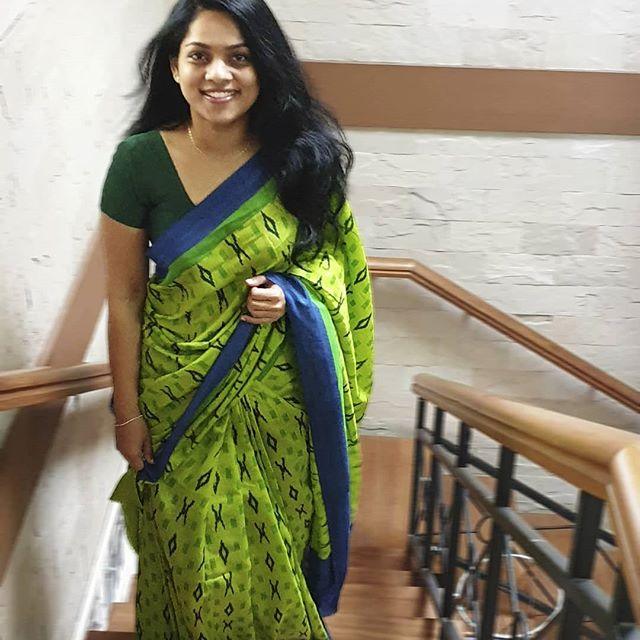 Surpassing  Parrot Green Colored Pure Linen Printed  Saree