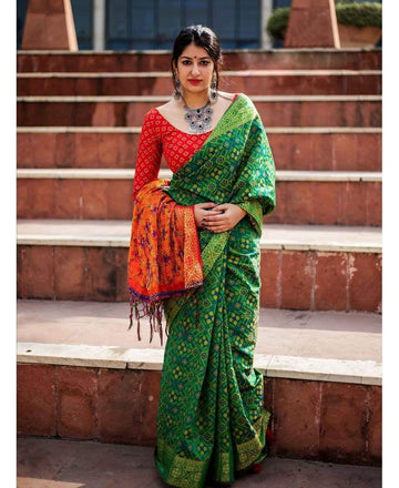 Tremoundous green colour Linen Designer printed Saree